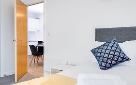 Serene Luxury 5 Star City Centre By Your Perfect Stay Short Lets Birmingham With Netflix & Fast Wifi